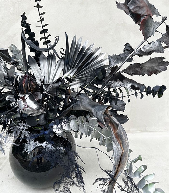 Black Swan Cam Vazoda Siyah Kuru Çiçek Aranjmanı