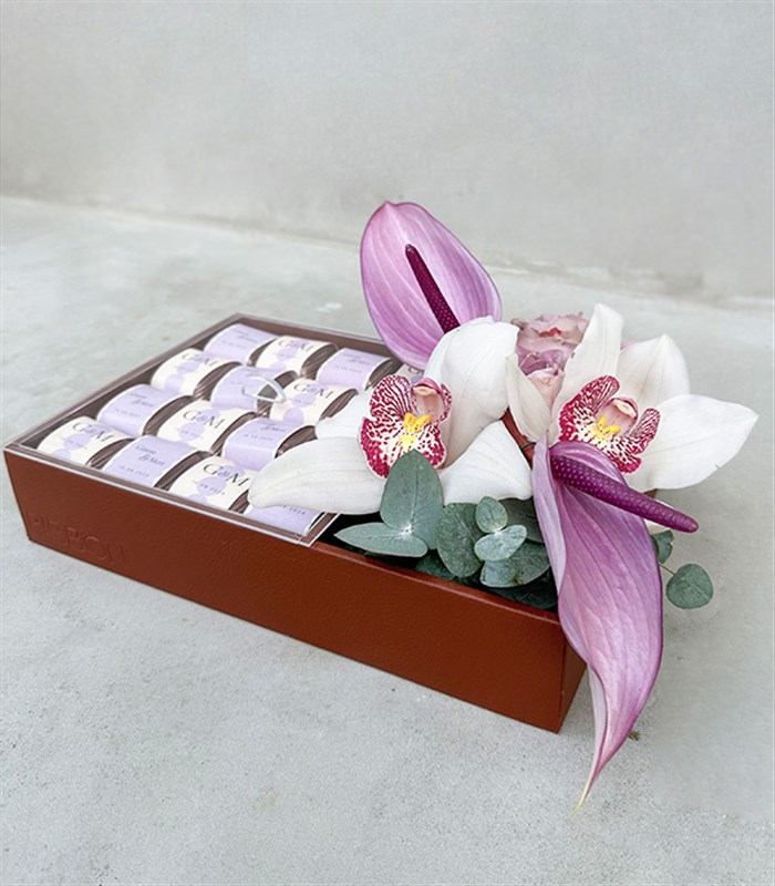 Lila Grand Deluxe İsme Özel 32Li Çikolata Tepsisi