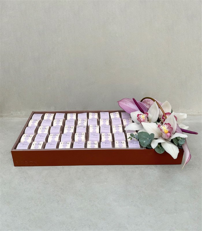 Lila Royal Deluxe İsme Özel 90Lı Çikolata Tepsisi