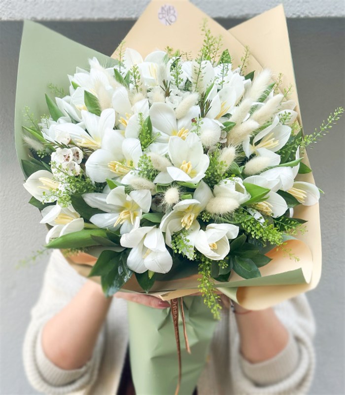 Aegean Pearl White 25 Tulips Bouquet