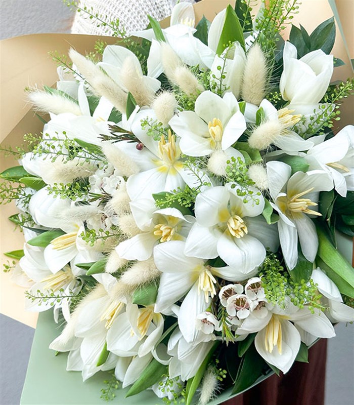 Aegean Pearl White 25 Tulips Bouquet