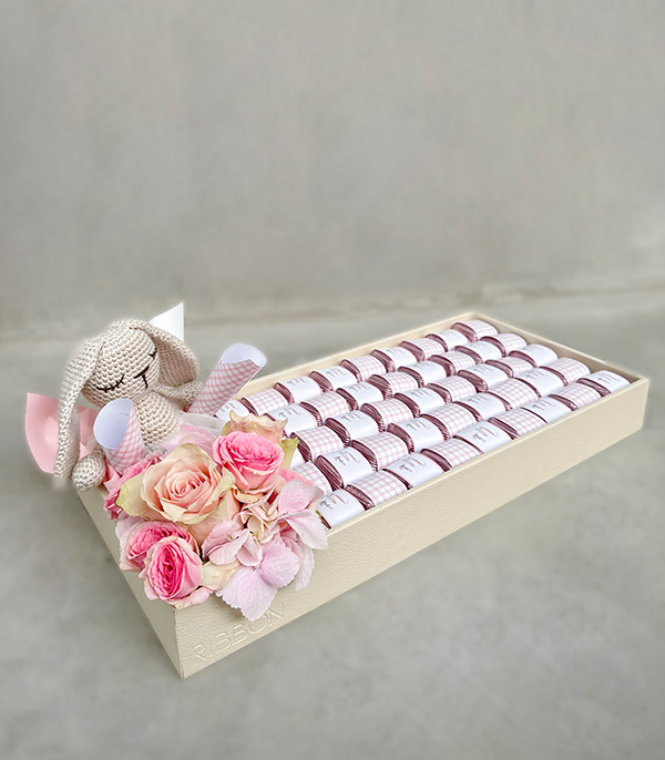 Pink Rabbit İsme Özel 32Li Yenidoğan Bebek Tebrik Çikolatası Grand Deluxe