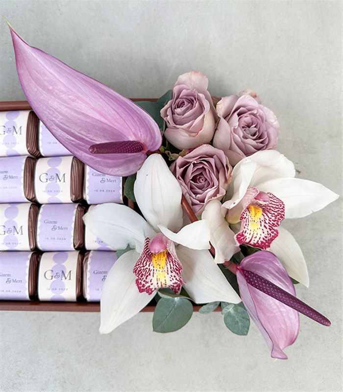 Lila Grand Deluxe İsme Özel 32Li Çikolata Tepsisi