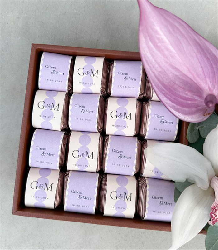 Lila Grand Deluxe İsme Özel 32Li Çikolata Tepsisi