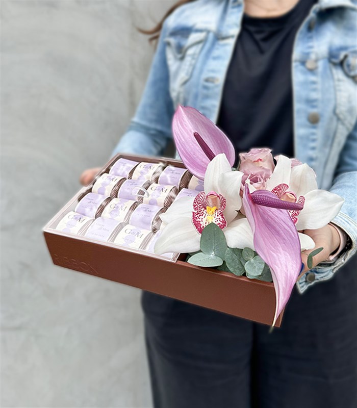 Lila Grand Deluxe İsme Özel 32Li Çikolata Tepsisi