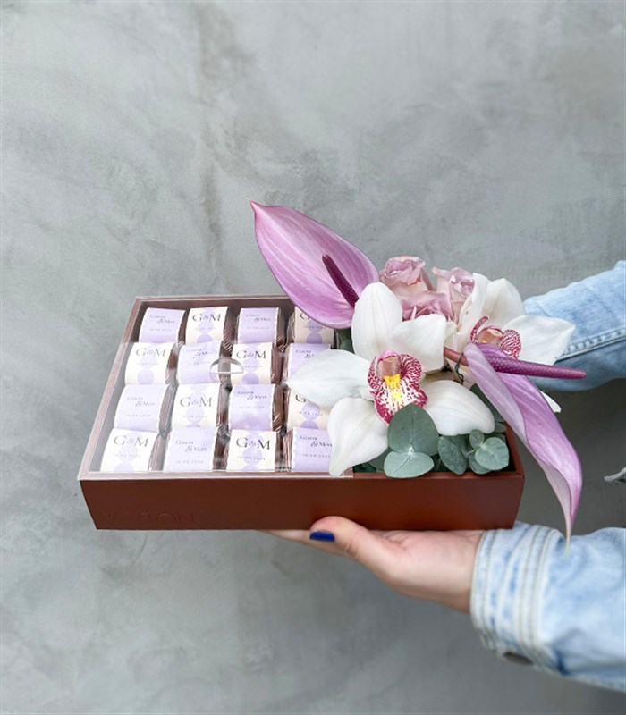 Lila Grand Deluxe İsme Özel 32Li Çikolata Tepsisi