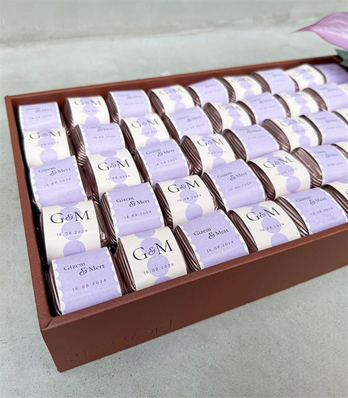 Lila Grand Deluxe İsme Özel 32Li Çikolata Tepsisi