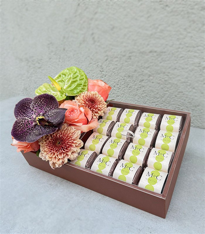 Somon Grand Deluxe İsme Özel 32Li Çikolata Tepsisi