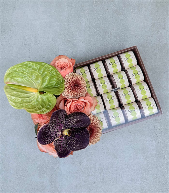 Somon Grand Deluxe İsme Özel 32Li Çikolata Tepsisi