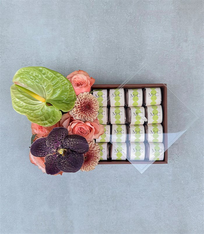 Somon Grand Deluxe İsme Özel 32Li Çikolata Tepsisi