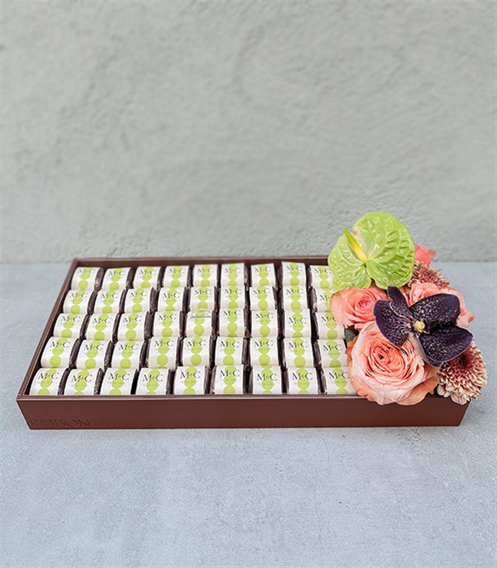 Somon Grand Deluxe İsme Özel 32Li Çikolata Tepsisi