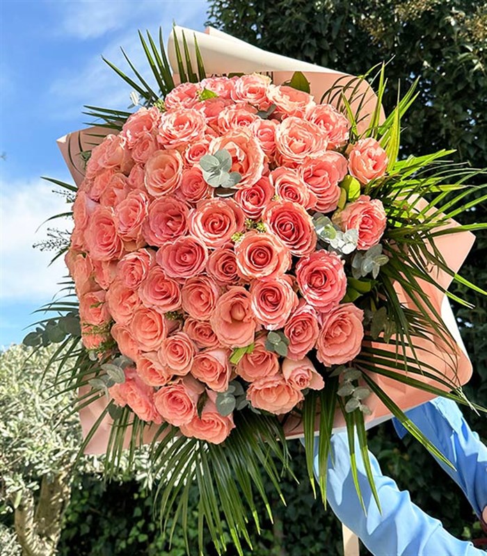 Grand Deluxe Equator Pink 70 Rose Bouquet