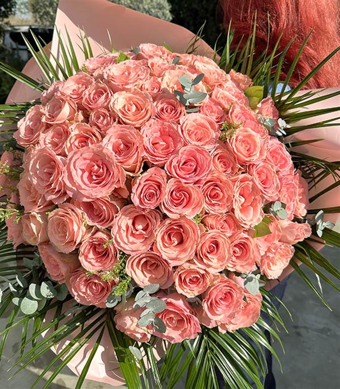 Grand Deluxe Equator Pink 70 Rose Bouquet