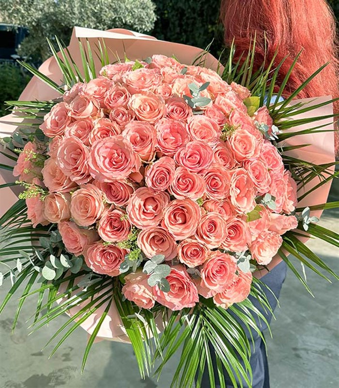 Grand Deluxe Equator Pink 70 Rose Bouquet