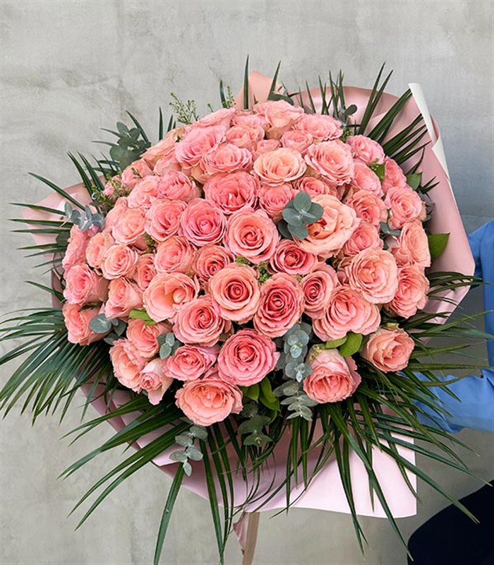 Grand Deluxe Equator Pink 70 Rose Bouquet