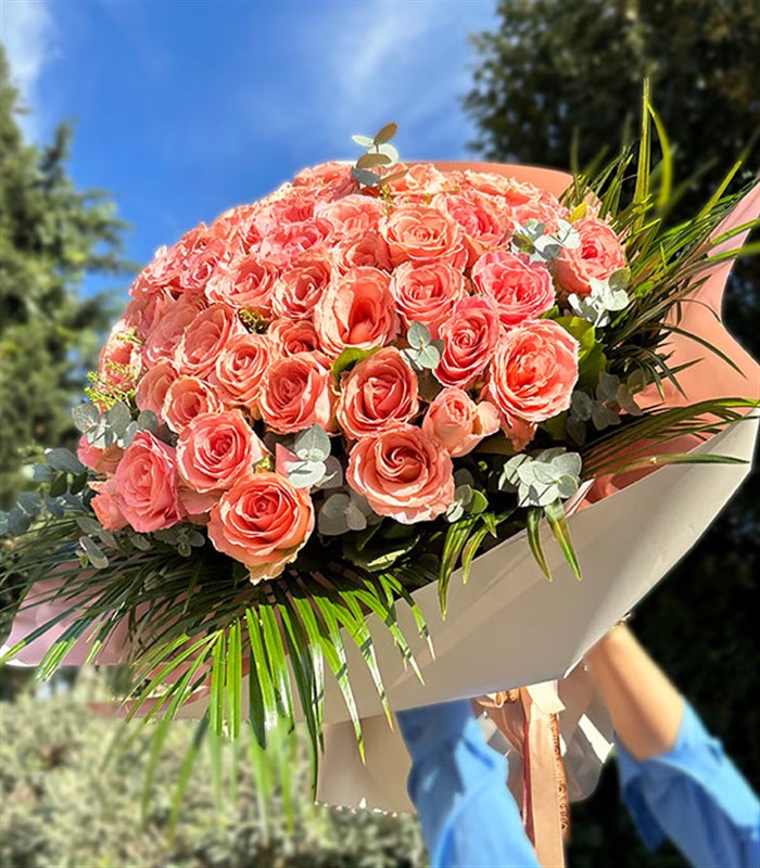 Grand Deluxe Equator Pink 70 Rose Bouquet