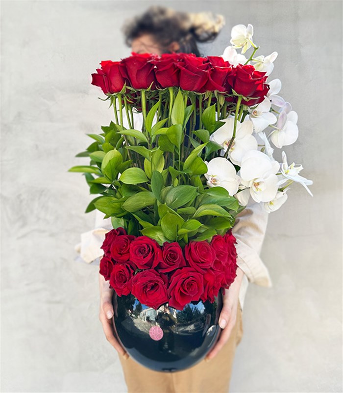 Naomi Grand Deluxe Panoramic Red Roses Valentines Day Arrangement