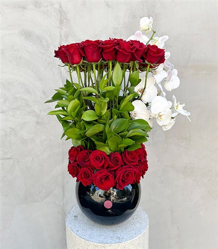 Naomi Grand Deluxe Panoramic Red Roses Valentines Day Arrangement