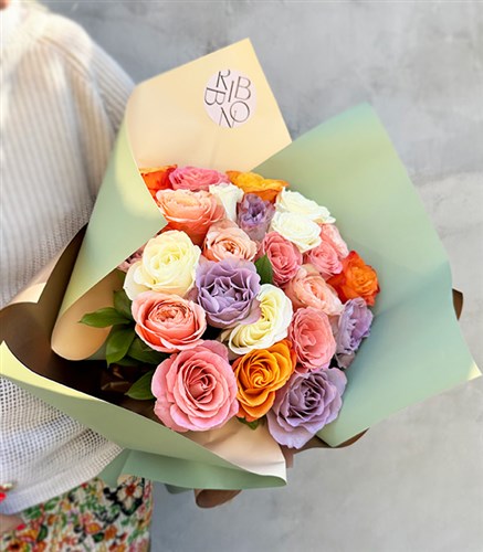 Deluxe Rose Lover Renkli 25 Gül Buketi Lila Somon Pembe Turuncu