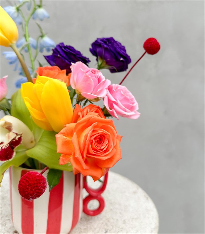 Flower Break Kırmızı El İşi Seramik Kupada Rengarenk Mini Aranjman