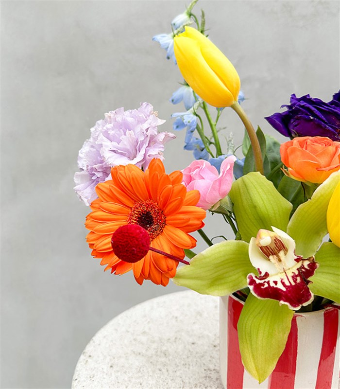 Flower Break Kırmızı El İşi Seramik Kupada Rengarenk Mini Aranjman
