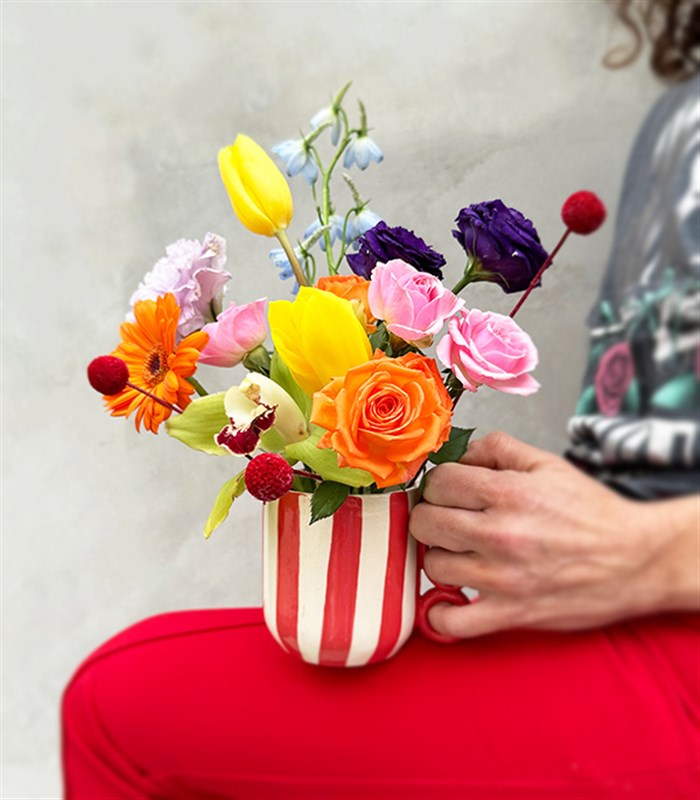 Flower Break Kırmızı El İşi Seramik Kupada Rengarenk Mini Aranjman