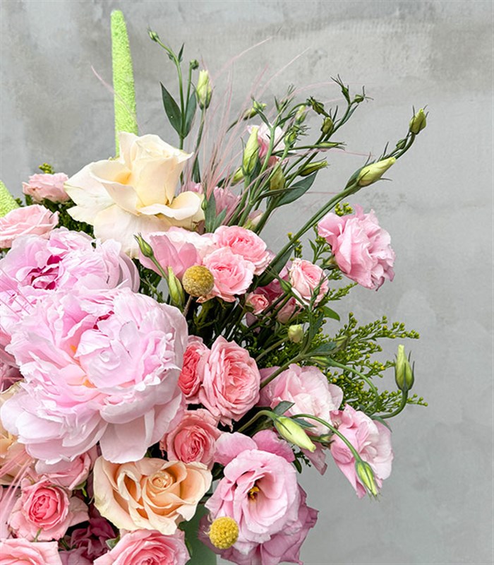 Love Potion Deluxe Yeşil Kutuda Pembe Şakayıklı Aranjman