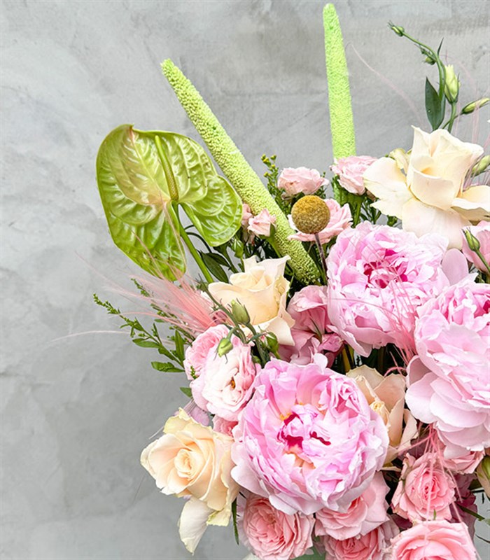 Love Potion Deluxe Yeşil Kutuda Pembe Şakayıklı Aranjman