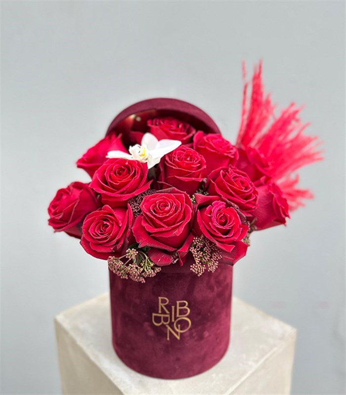 Valentine Deluxe Bordo Kutuda Kırmızı Gül Aranjmanı