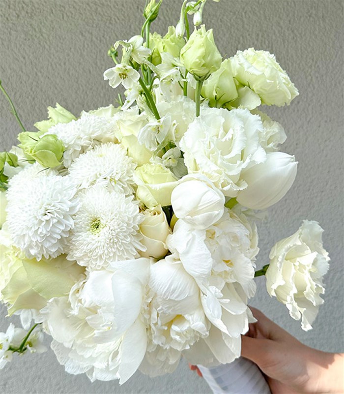 Kimberly Beyaz Şakayık Gül Anastasya Gelin Buketi