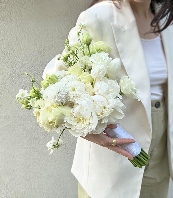 Kimberly Beyaz Şakayık Gül Anastasya Gelin Buketi