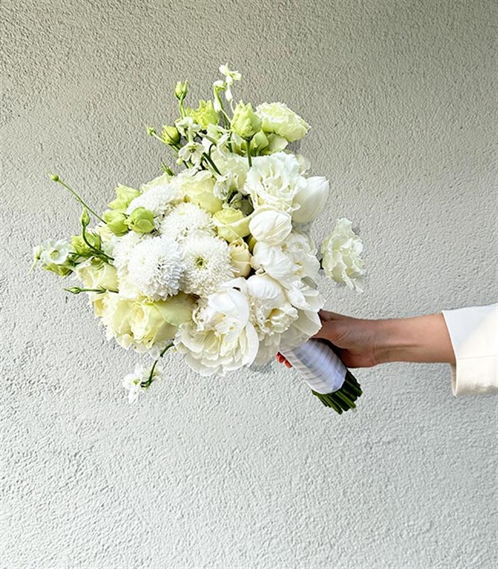 Kimberly Beyaz Şakayık Gül Anastasya Gelin Buketi