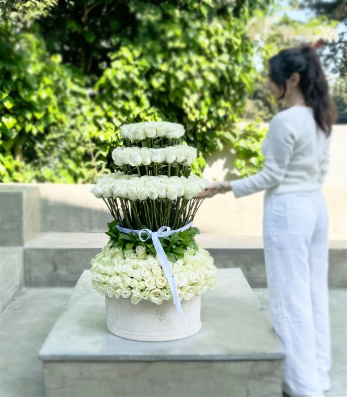 Bianco 401 Gül 4 Katlı Empire Deluxe Kutu Aranjman