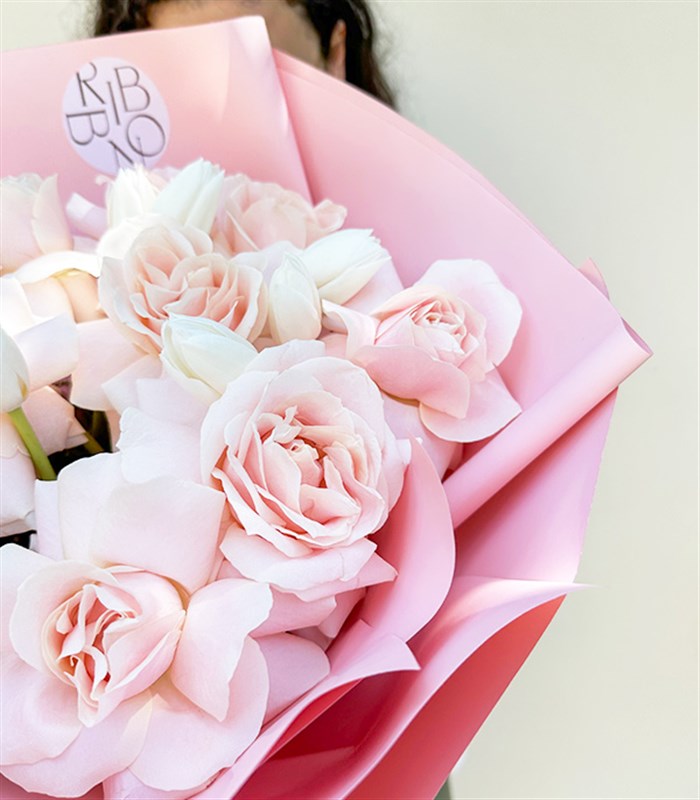 Summer Romance Deluxe Pembe Gül Beyaz Lale Buketi