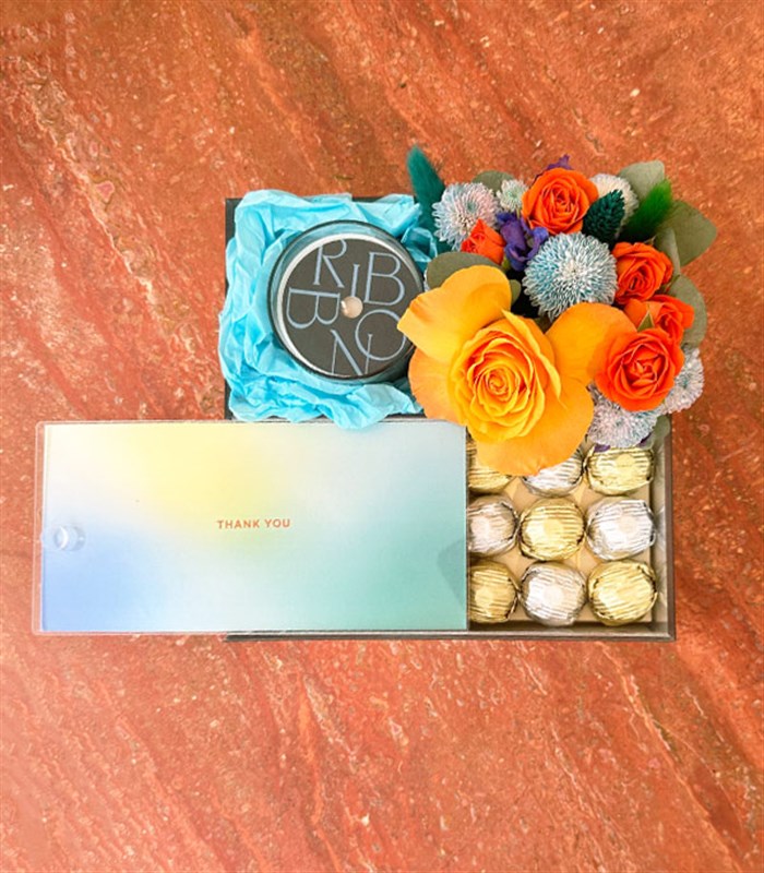 Thank You Turuncu Mavi Çiçekler Mum Çikolata Hediye Kutusu