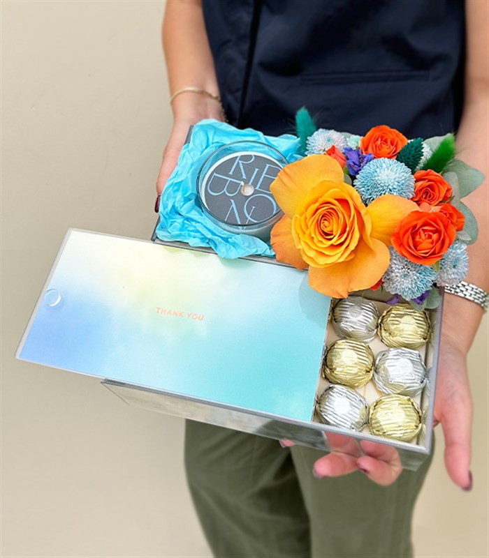 Thank You Turuncu Mavi Çiçekler Mum Çikolata Hediye Kutusu