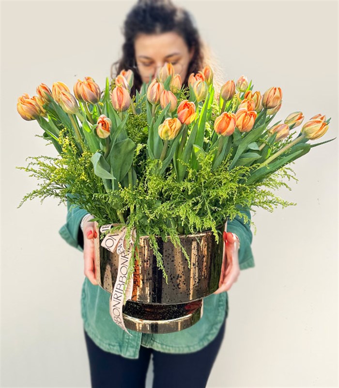 50 Turuncu Lale Grand Deluxe Bakır Eskitme Vazo Aranjman