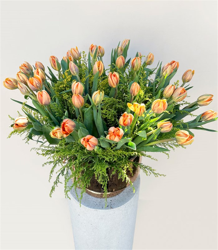 50 Turuncu Lale Grand Deluxe Bakır Eskitme Vazo Aranjman
