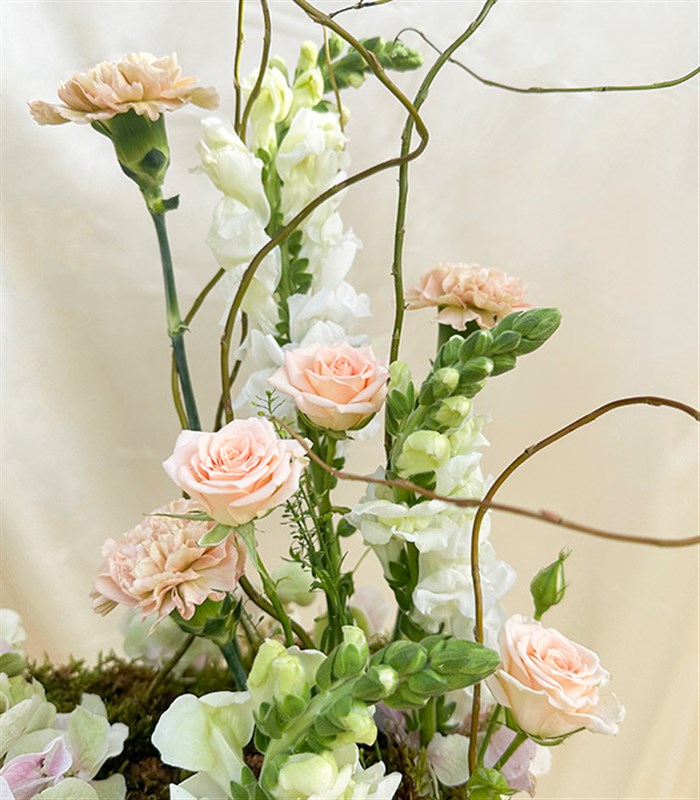 Serenade of Flowers Mumlu Grand Deluxe Deri Kutu Çiçek Aranjmanı