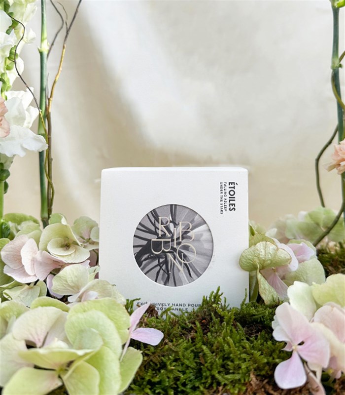 Serenade of Flowers Mumlu Grand Deluxe Deri Kutu Çiçek Aranjmanı