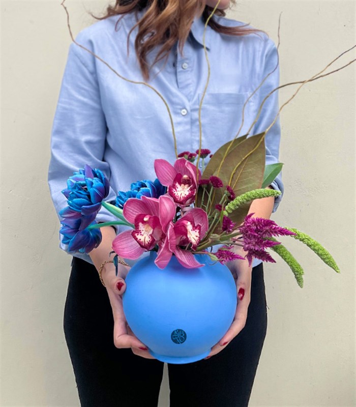 Joelle Mavi Seramik Vazoda Cymbidium Orkide Galaksi Lale Aranjmanı