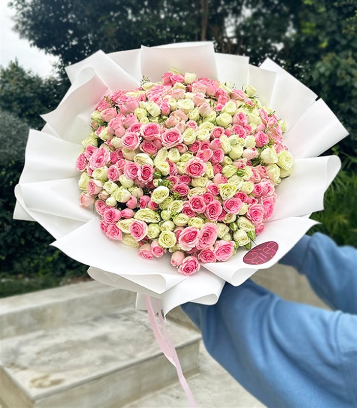 Royal Deluxe 101 Beyaz Pembe Çardak Gül Buketi