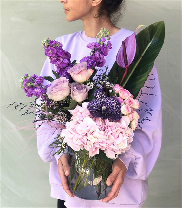 Cam Vazoda Pembe Ortanca Mor Antoryum Lila Gül Aranjman