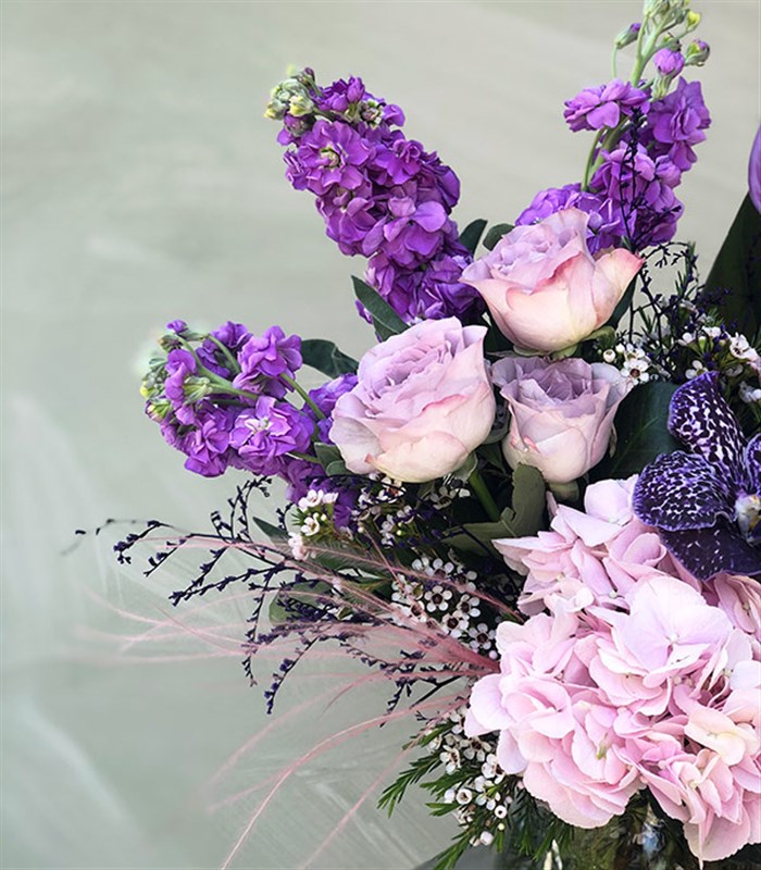 Cam Vazoda Pembe Ortanca Mor Antoryum Lila Gül Aranjman