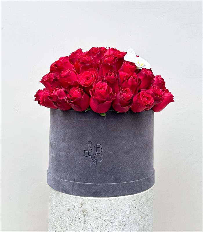 Rosalie Gri Grand Kutuda 51 Kırmızı Güller