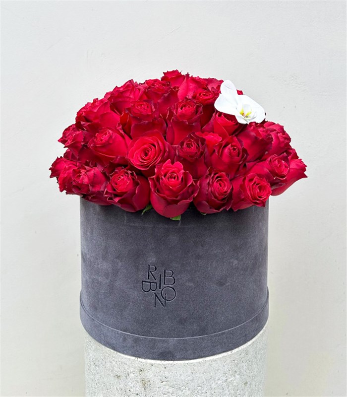 Rosalie Gri Grand Kutuda 51 Kırmızı Güller