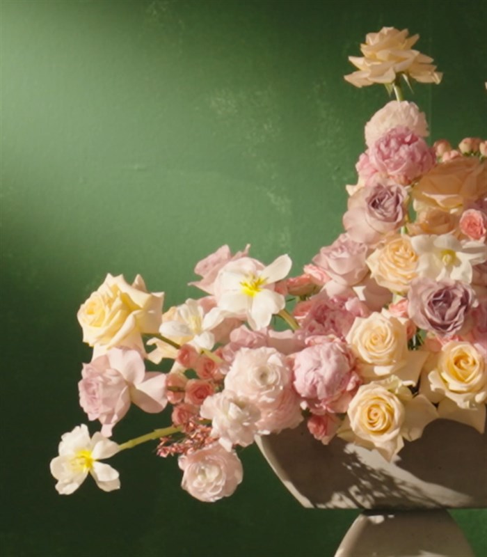 Floraison Taş Vazoda Pembe Şakayık Kayısı Güller Aranjman