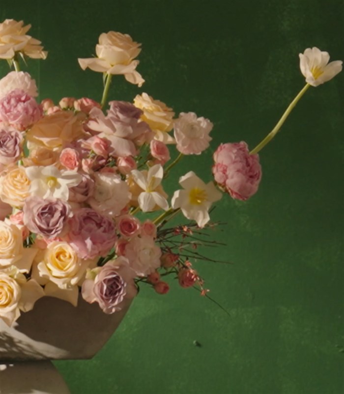 Floraison Taş Vazoda Pembe Şakayık Kayısı Güller Aranjman