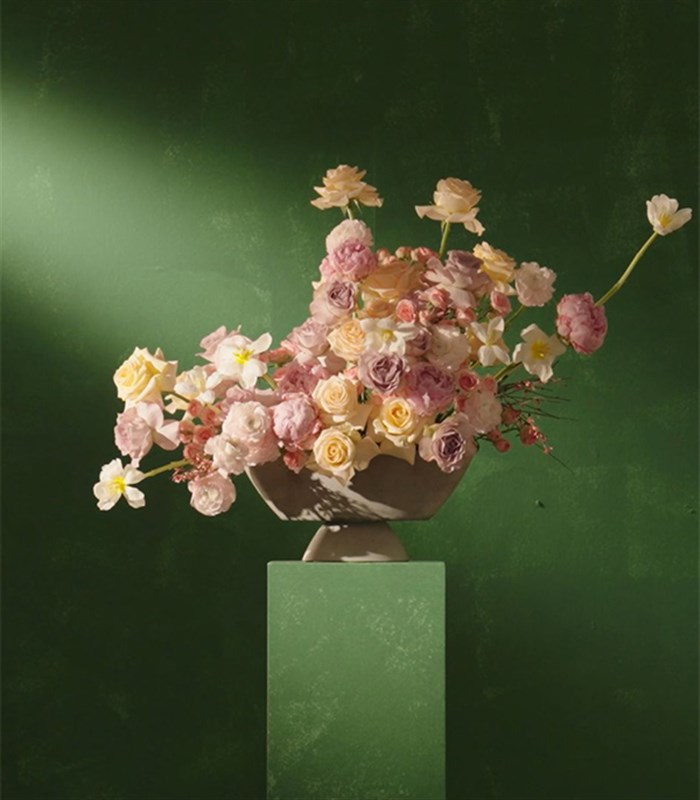 Floraison Taş Vazoda Pembe Şakayık Kayısı Güller Aranjman