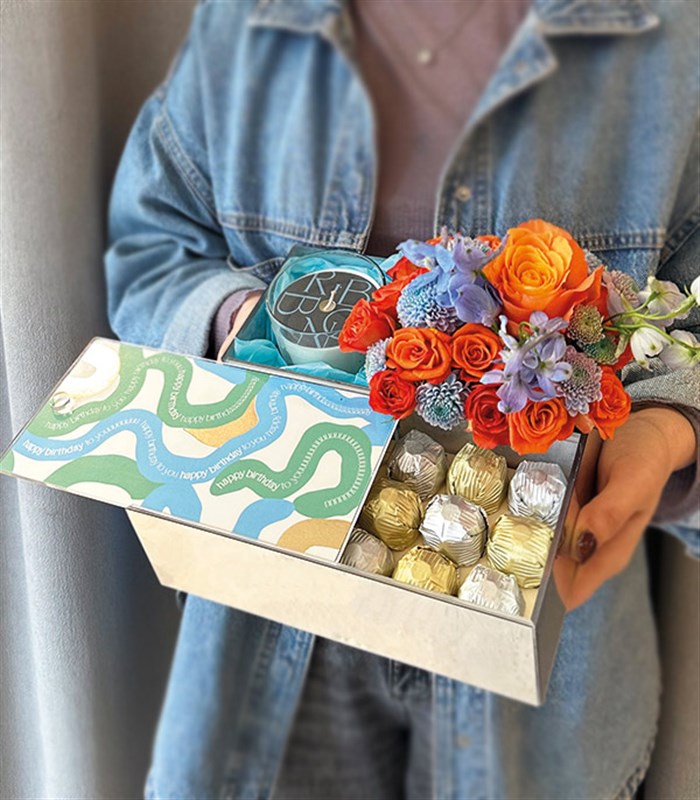 Happy Birthday Turuncu Mavi Çiçekler Mum Çikolata Hediye Kutusu